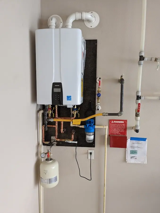 Professional plumber installing copper piping in a Willowick home